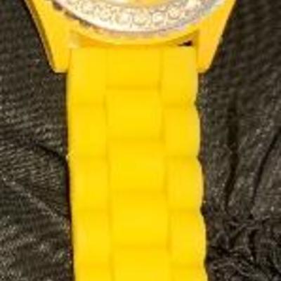 New Silicone Rubber Yellow Quartz Watch 
