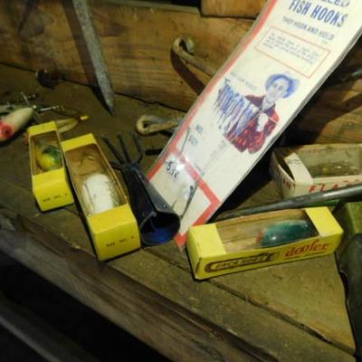Collection of Vintage Fishing Items Including 4 pcs of Unca Hub's Doofers