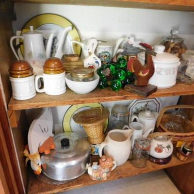 Large Collection of Home Decor and Household Items (Please See all Pics)