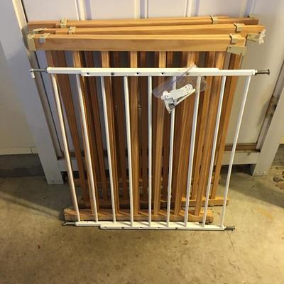 Lot 234 - Dog Cages & Gates