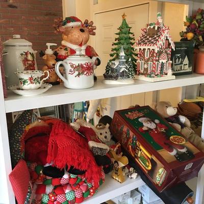 Lot 240 - Christmas Decor