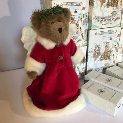 Lot 241 - Boyds Town Kringleâ€™s Village Pieces & More