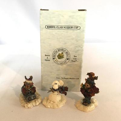 Lot 241 - Boyds Town Kringleâ€™s Village Pieces & More