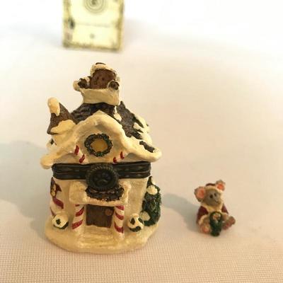 Lot 241 - Boyds Town Kringleâ€™s Village Pieces & More