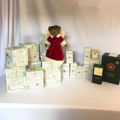 Lot 241 - Boyds Town Kringleâ€™s Village Pieces & More