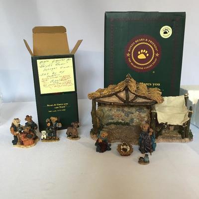 Lot 241 - Boyds Town Kringleâ€™s Village Pieces & More