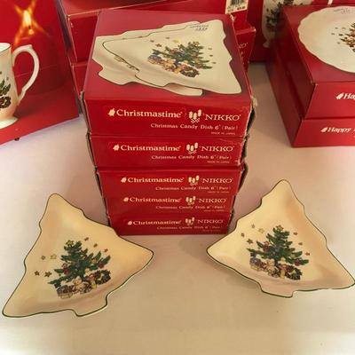 Lot 243 - Nikko Christmas Dinnerware with Fitz and Floyd Cookie Plate