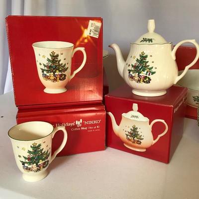 Lot 243 - Nikko Christmas Dinnerware with Fitz and Floyd Cookie Plate