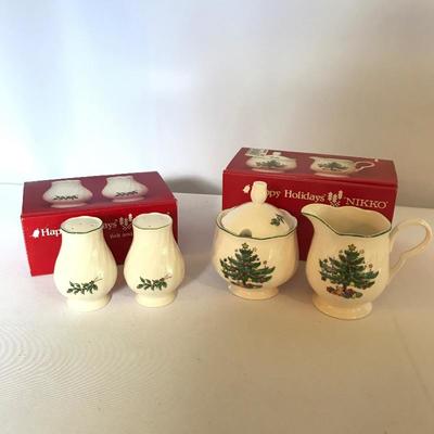 Lot 243 - Nikko Christmas Dinnerware with Fitz and Floyd Cookie Plate