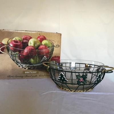 Lot 245 - Christmas Serving and Decor