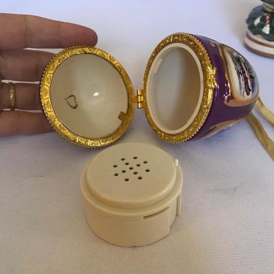 Lot 246 - Mr. Christmas Music Box Collection