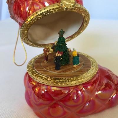 Lot 246 - Mr. Christmas Music Box Collection