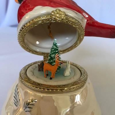Lot 246 - Mr. Christmas Music Box Collection