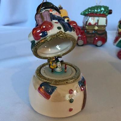 Lot 246 - Mr. Christmas Music Box Collection