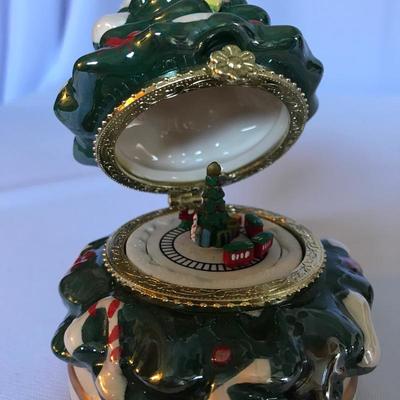 Lot 246 - Mr. Christmas Music Box Collection