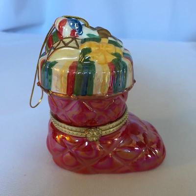 Lot 246 - Mr. Christmas Music Box Collection