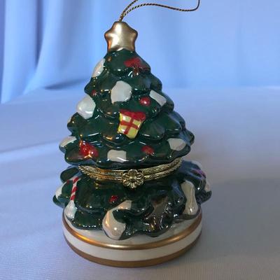 Lot 246 - Mr. Christmas Music Box Collection