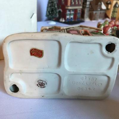 Lot 250 - Lefton and Heritage Village Collection