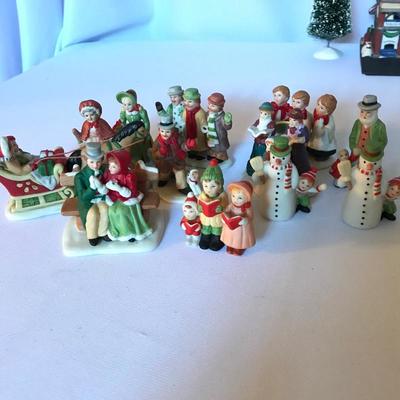 Lot 250 - Lefton and Heritage Village Collection
