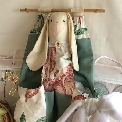 Lot 251 - Easter Decor