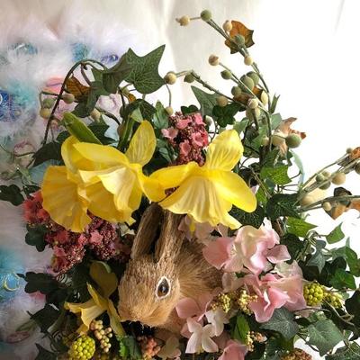Lot 251 - Easter Decor