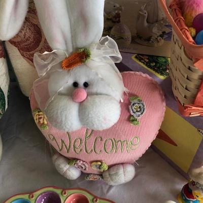 Lot 251 - Easter Decor