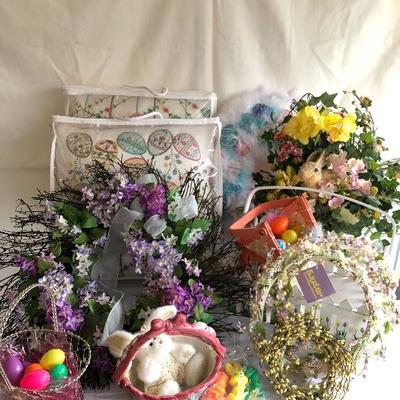 Lot 251 - Easter Decor
