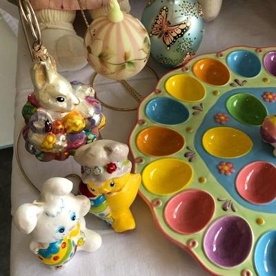 Lot 251 - Easter Decor