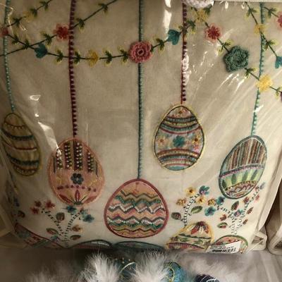 Lot 251 - Easter Decor