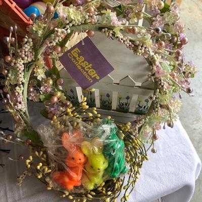 Lot 251 - Easter Decor