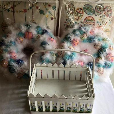 Lot 251 - Easter Decor
