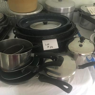 Lot # 114 lot of cookware pots and pans 