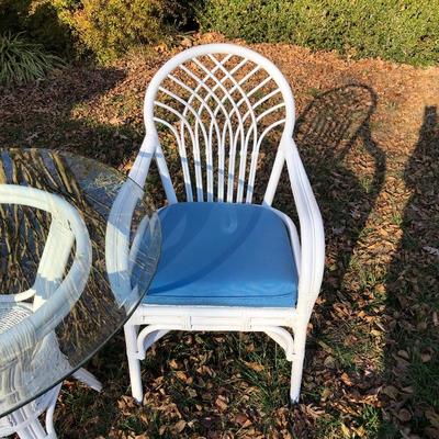 Lot 259 - Patio set