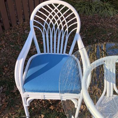 Lot 259 - Patio set