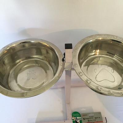 Lot 260 - Large Dog Essentials
