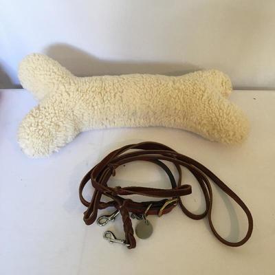 Lot 260 - Large Dog Essentials
