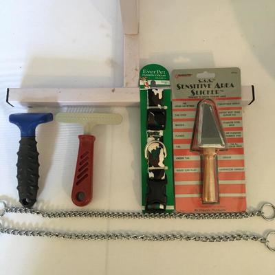 Lot 260 - Large Dog Essentials