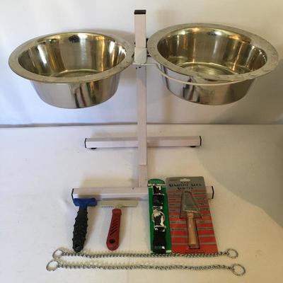 Lot 260 - Large Dog Essentials