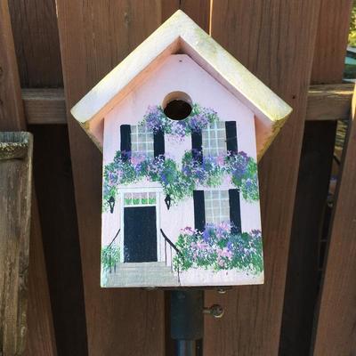  Lot 266 - Birdhouses & Feeders