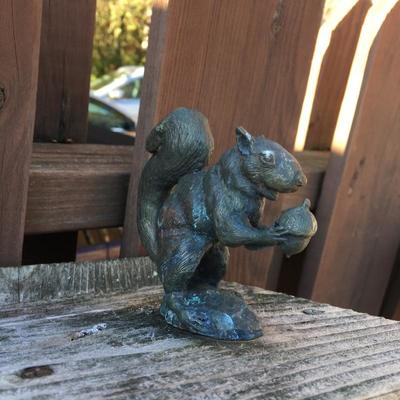  Lot 266 - Birdhouses & Feeders