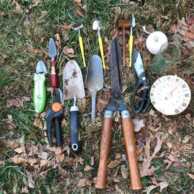 Lot 267 - Yard tools, Decor & More