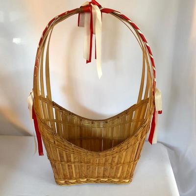 Lot 272 - Basket Bounty