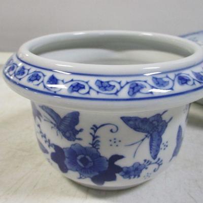 Lot 22 - Blue & White Chinaware - Butterfly Handle