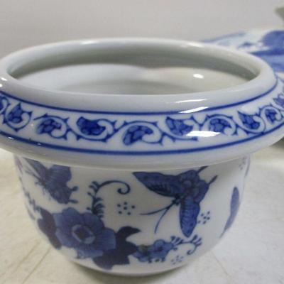 Lot 22 - Blue & White Chinaware - Butterfly Handle
