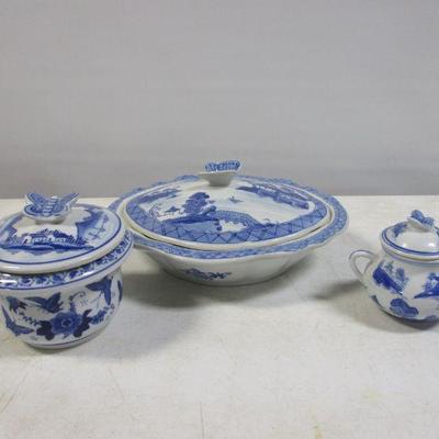 Lot 22 - Blue & White Chinaware - Butterfly Handle