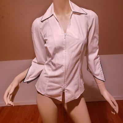 Anne Fontaine Paris fitted crisp white blouse w/ black piping  front  zipper