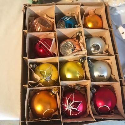 Lot 282 - Vintage Christmas