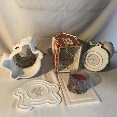 Lot 284 - Christmas Decor 