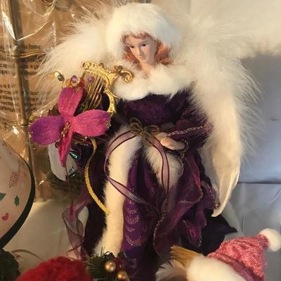 Lot 284 - Christmas Decor 
