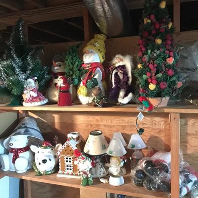 Lot 284 - Christmas Decor 